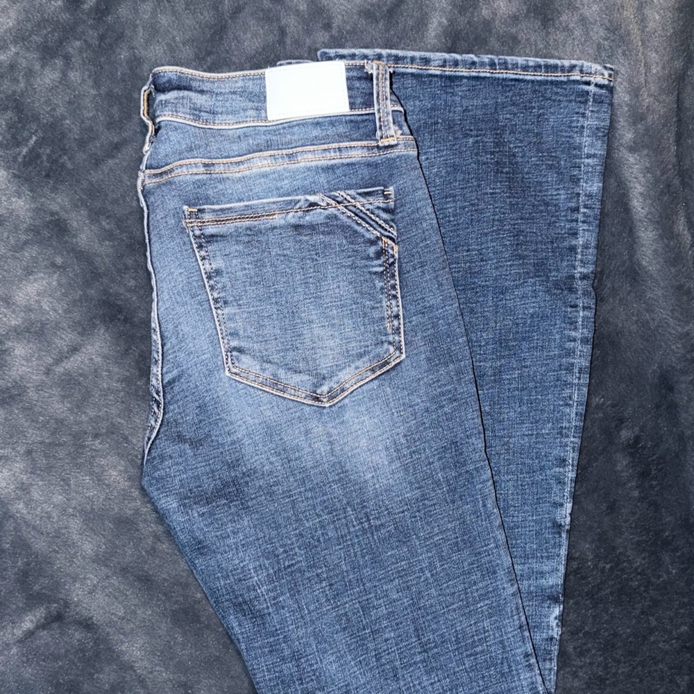 Buckle Black Women's Boot Cut Jeans in Medium Blue Wash